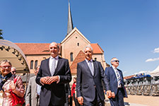 Die beiden Schirmherren der Landesausstellung - Stanislaw Tillich, Ministerpräsident des Landes des Freistaates Sachsens, und Dr. Dietmar Woidke, Ministerpräsidenten des Landes Brandenburg - mit Prof. Dr.-Ing. Dr. Sabine Kunst, Ministerin für Wissenschaft, Forschung und Kultur.<br>Impressionen vom Eröffnungsfest der Ersten Brandenburgischen Landesausstellung - Foto: Thomas Rafalzyk