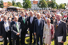 v.l.n.r.: Ralf Holzschuher, Dr. Kurt Winkler, SKH der Prinz von Preußen, Dr. Dietmar Woidke, Stanislaw Tillich, Prof. Dr.-Ing. Dr. Sabine Kunst und Bodo Broszinski<br>Impressionen vom Eröffnungsfest der Ersten Brandenburgischen Landesausstellung - Foto: Thomas Rafalzyk